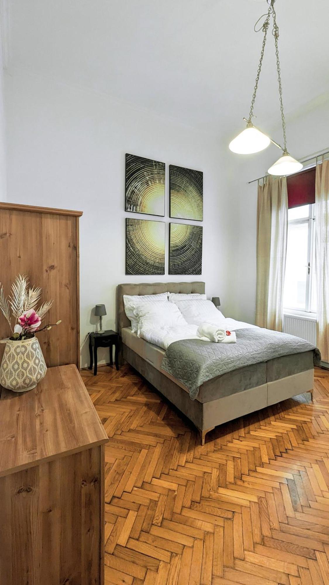 Heart Of The City, Entire Very Big Apartment Budapest Luaran gambar